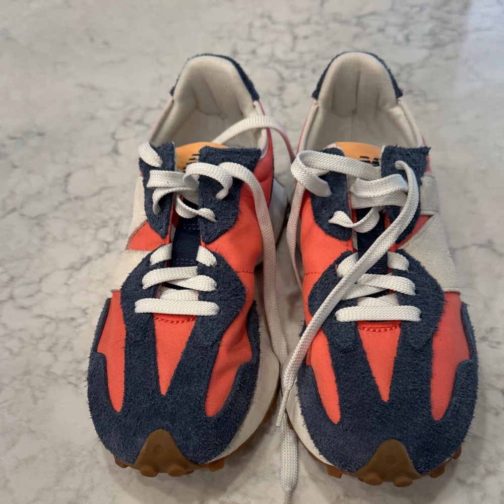 New Balance 327 in EUC. Orange/blue